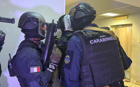 Droga dal Sud America e Nord Italia, armi e prostituzione: 9 arresti nella Capitale