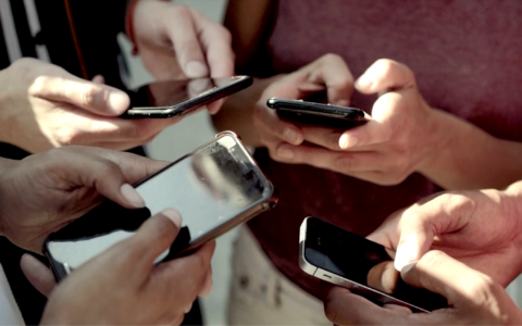 Tra realtà e virtuale: come il digitale sta cambiando emozioni e relazioni
