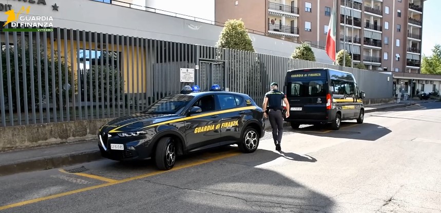 Fatture false e frode nella media distribuzione, 13 indagati