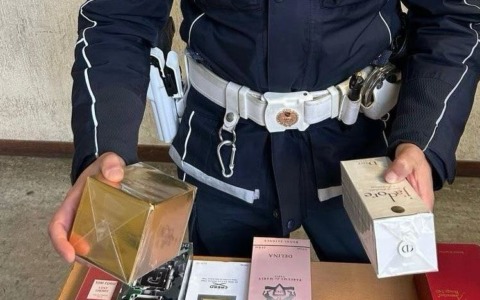 Alimenti scaduti e merce contraffatta, 3.000 articoli sequestrati dalla Polizia Locale tra centro e litorale