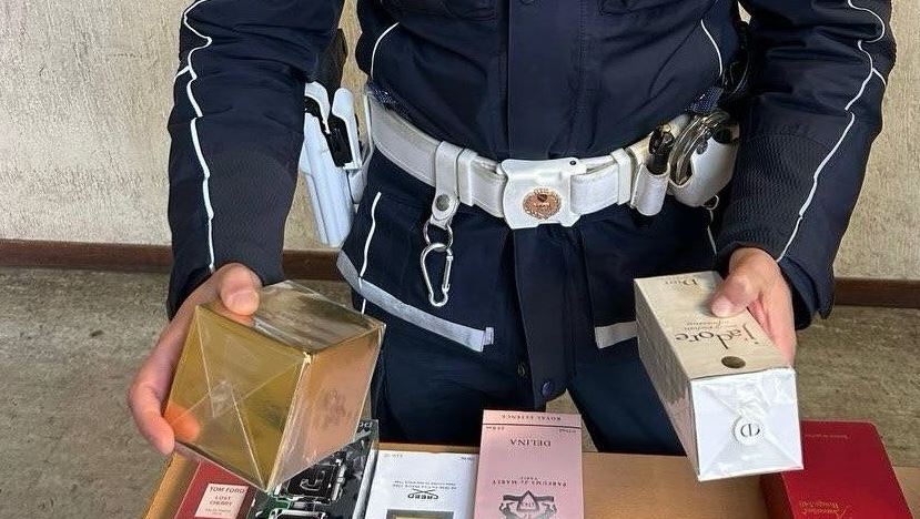 Alimenti scaduti e merce contraffatta, 3.000 articoli sequestrati dalla Polizia Locale tra centro e litorale