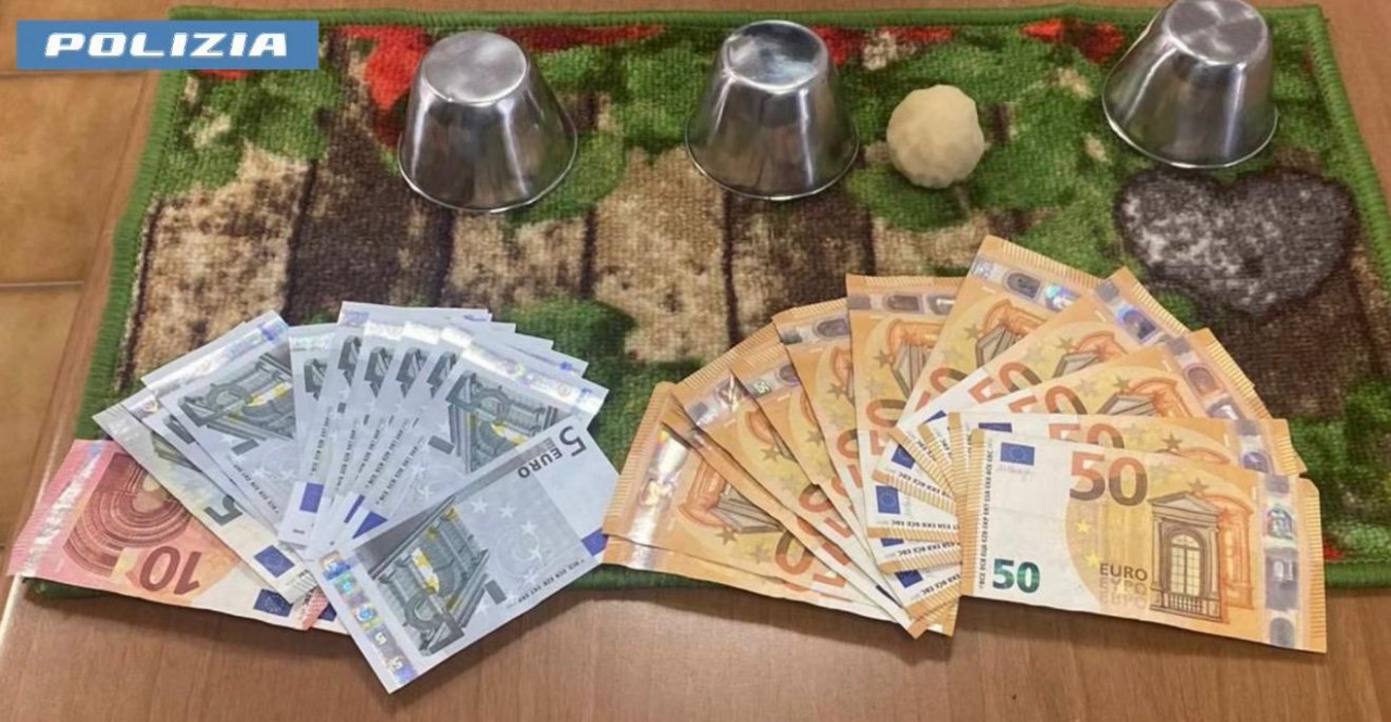“Truffa delle campanelle” in centro: un arresto, 40 denunce e 10.000 euro sequestrati