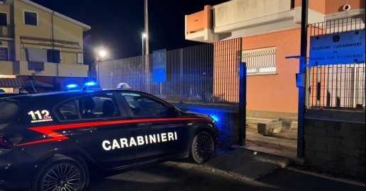 Minaccia un ristoratore con un coltello per rapinarlo, arrestato