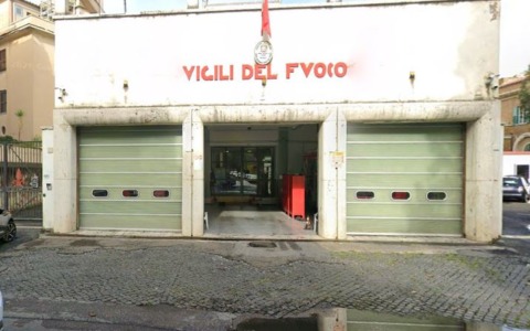 Chiusa la caserma dei Vigili del Fuoco di Ostia dopo il cedimento del solaio