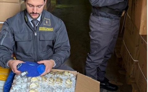 Oltre un milione di articoli irregolari sequestrati a Termini