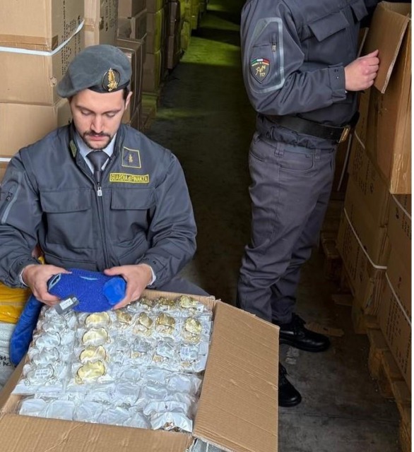 Oltre un milione di articoli irregolari sequestrati a Termini