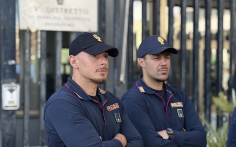 Blitz antidroga della Polizia al Quarticciolo, segnalato un consumatore di 80 anni. IL VIDEO