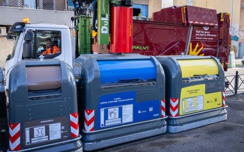 Rifiuti, Gualtieri firma le ordinanze: raccolta ripristinata già nei prossimi giorni