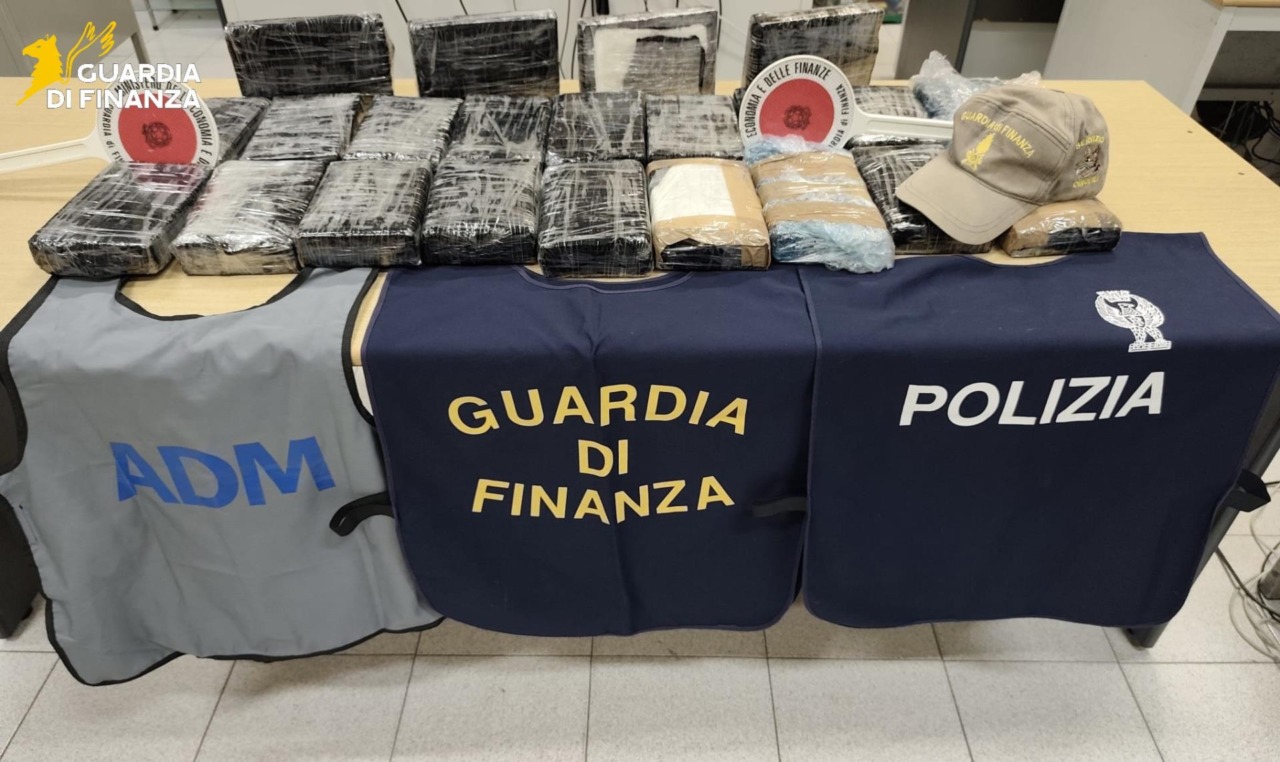 La Guardia di Finanza sequestra oltre 23 kg di cocaina