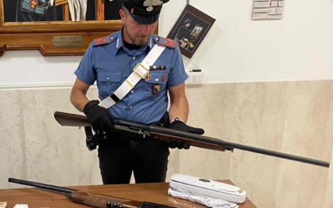 Armi clandestine e droga, due arresti dei carabinieri