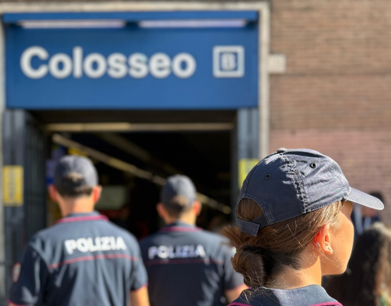 Furti, rapine e spaccio in metropolitana: sei persone arrestate dalla polizia