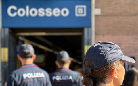 Furti, rapine e spaccio in metropolitana: sei persone arrestate dalla polizia