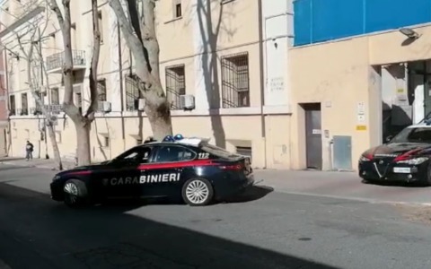Spaccio ed estorsione, denunciati dai carabinieri i componenti di un gruppo violento e spregiudicato