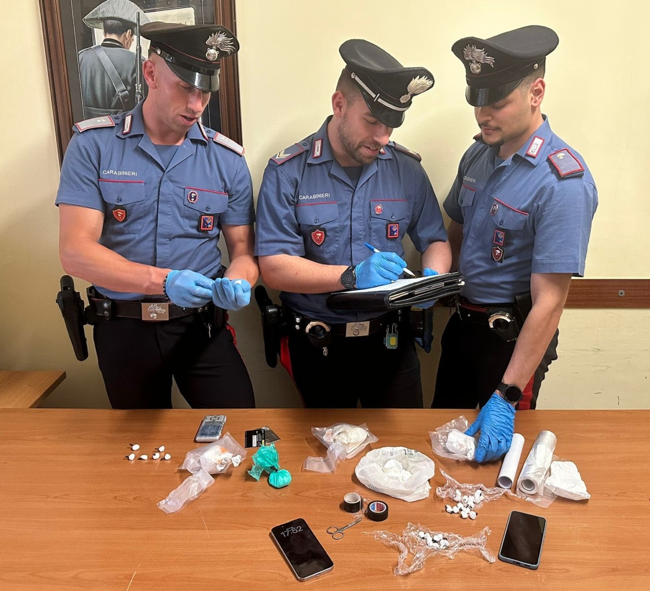 Rifornivano di droga la movida locale arrestato due pusher