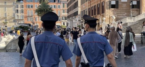Controlli in centro durante il ponte, otto arresti