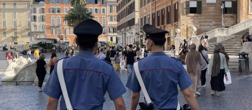 Controlli in centro durante il ponte, otto arresti