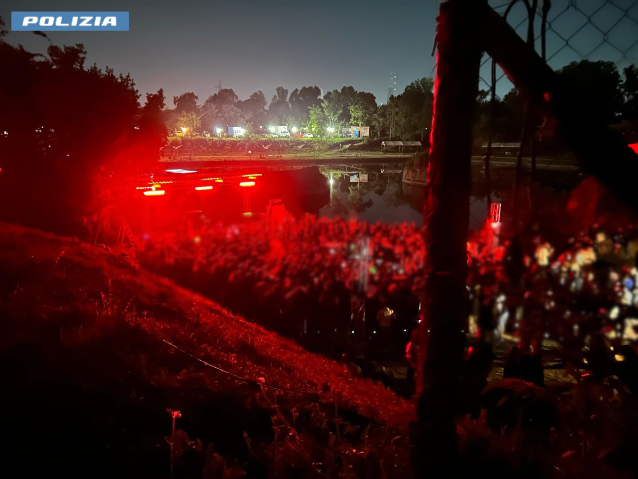 Cava di tufo adibita a discoteca, scatta il sequestro