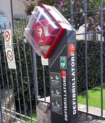 Ama, più sicurezza sul lavoro. Installati i primi defibrillatori