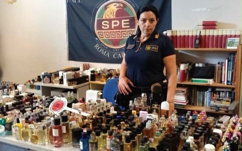 Fatture false e profumi di marca rubati, sei denunce