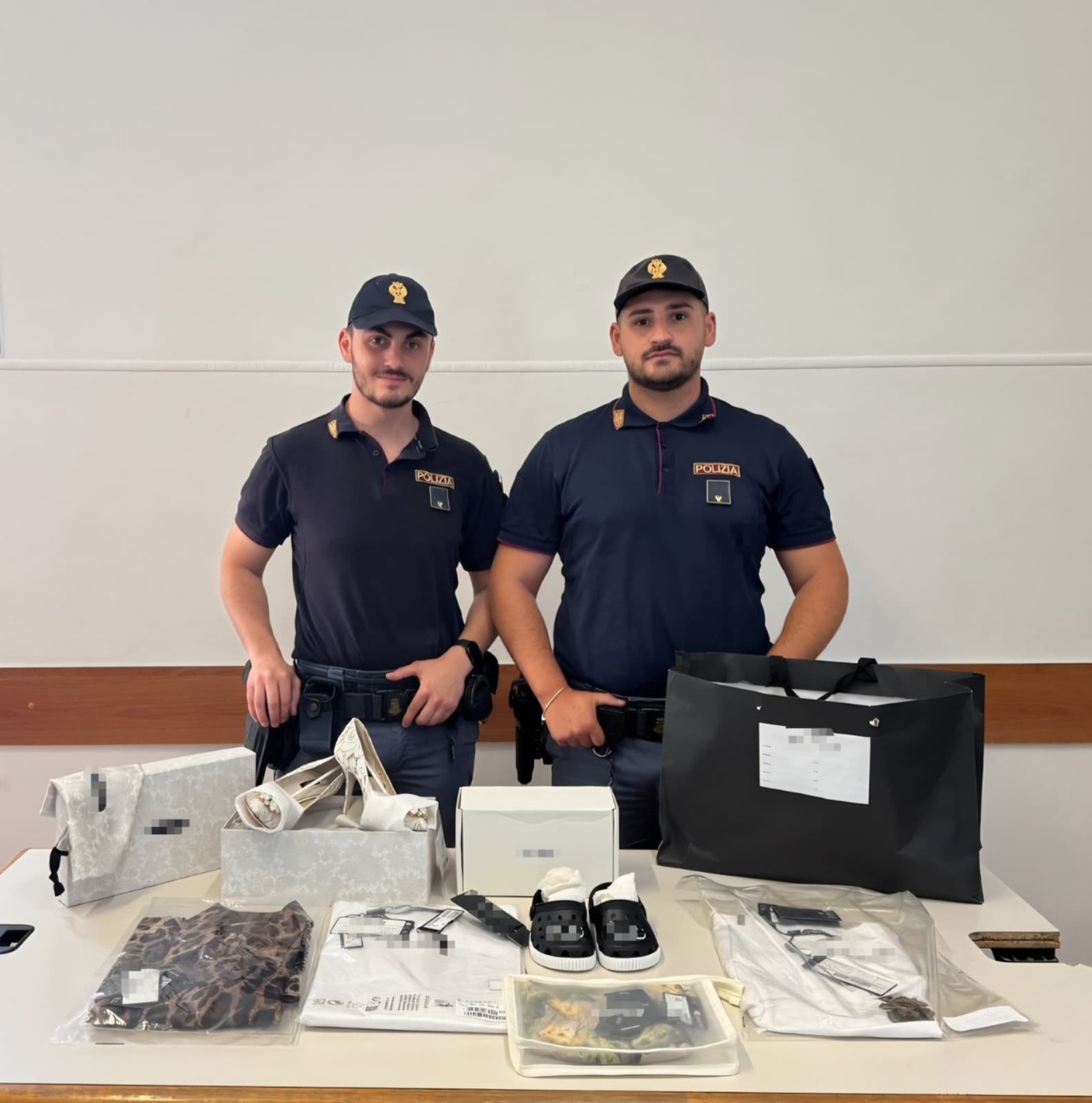 Corriere svaligiato in via del Corso, un arresto