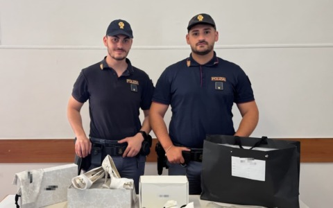 Corriere svaligiato in via del Corso, un arresto