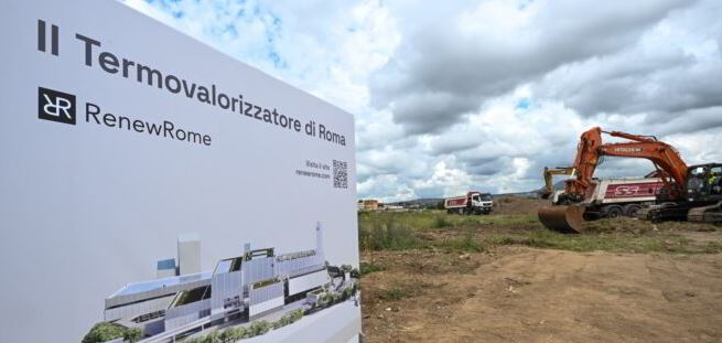 Termovalorizzatore, scoperta una strada basolata nel cantiere. Sospesi i lavori