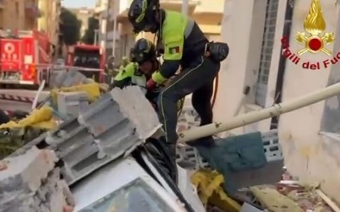 Esplosione in un appartamento in pieno centro, ferito un uomo