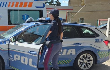 Donna trovata morta in casa, uccisa da un colpo di pistola. Ipotesi suicidio