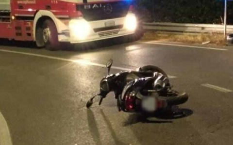 Schianto sulla Via del Mare, morto un 16enne. Altri due feriti