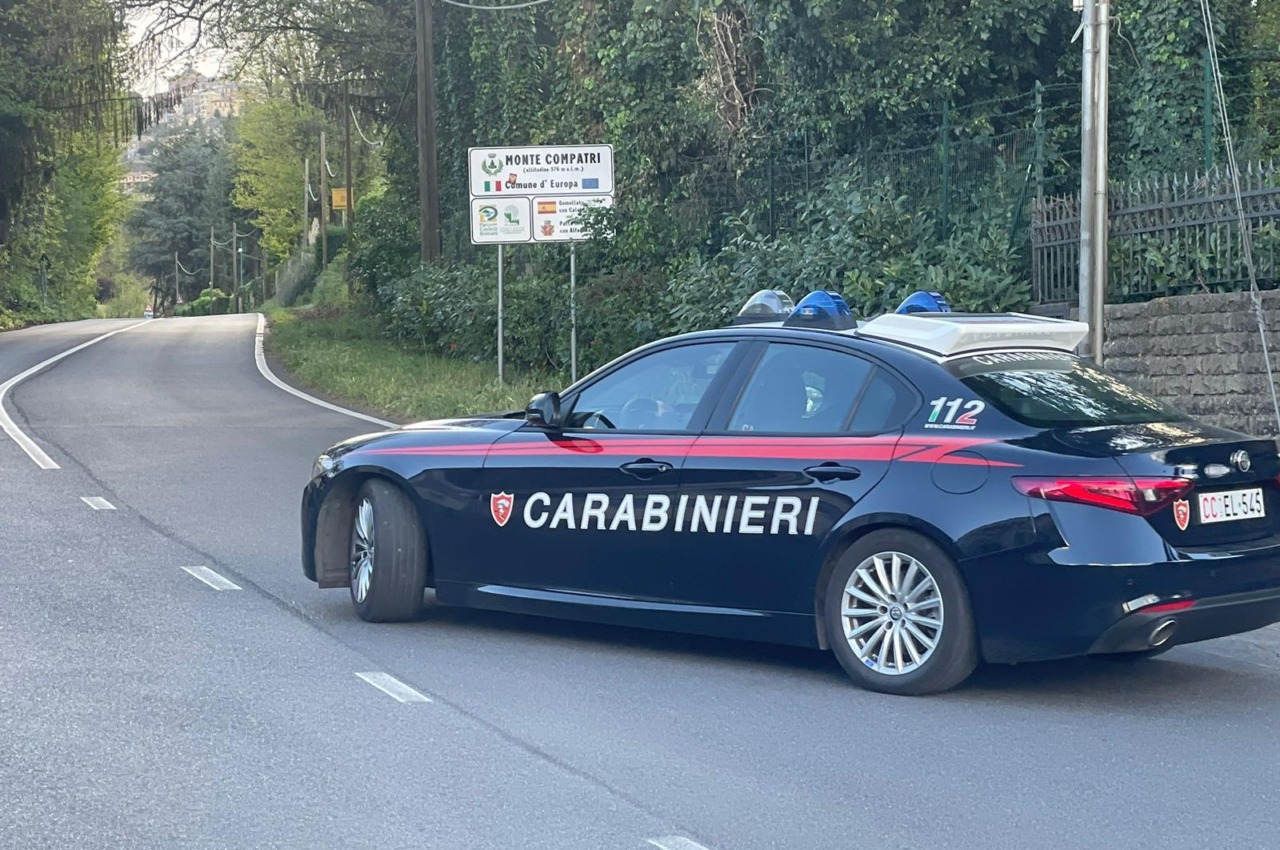 Ostaggio dei pusher per un debito di crack: tre arresti