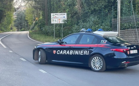 Ostaggio dei pusher per un debito di crack: tre arresti
