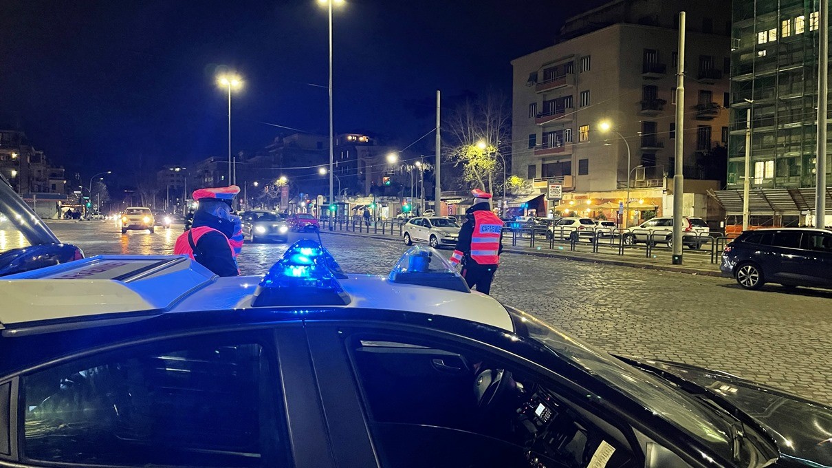 Furti sulle auto dei turisti, due arresti