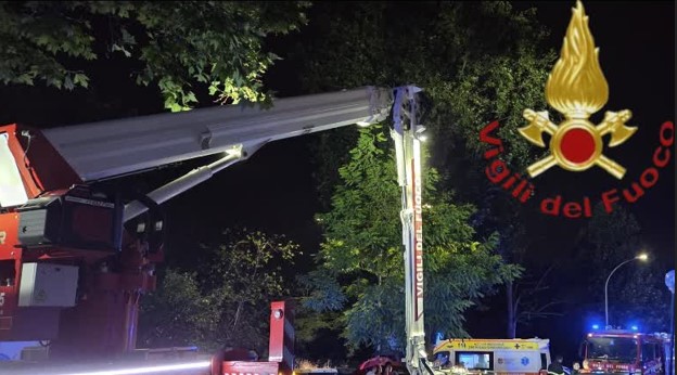 Incendio in un appartamento, in salvo tre persone