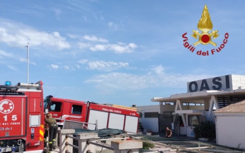 Incendio doloso allo stabilimento Oasi di Ostia