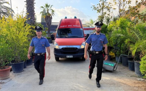 Incendio al vivaio “Antico Garden”, evacuate alcune abitazioni
