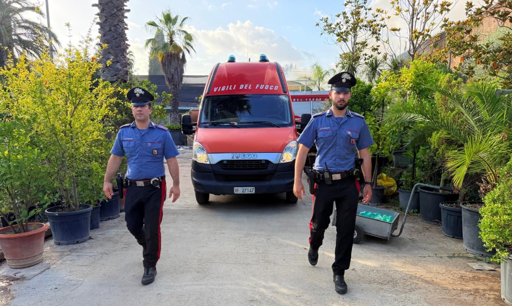 Incendio al vivaio “Antico Garden”, evacuate alcune abitazioni