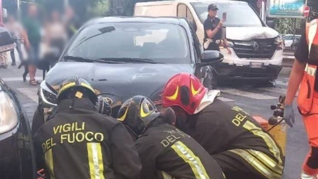 Travolte dopo una carambola: muore 58enne, grave la madre