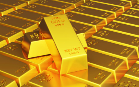 Cosa fare con i lingotti d’oro: conviene investire, venderli o comprarli?