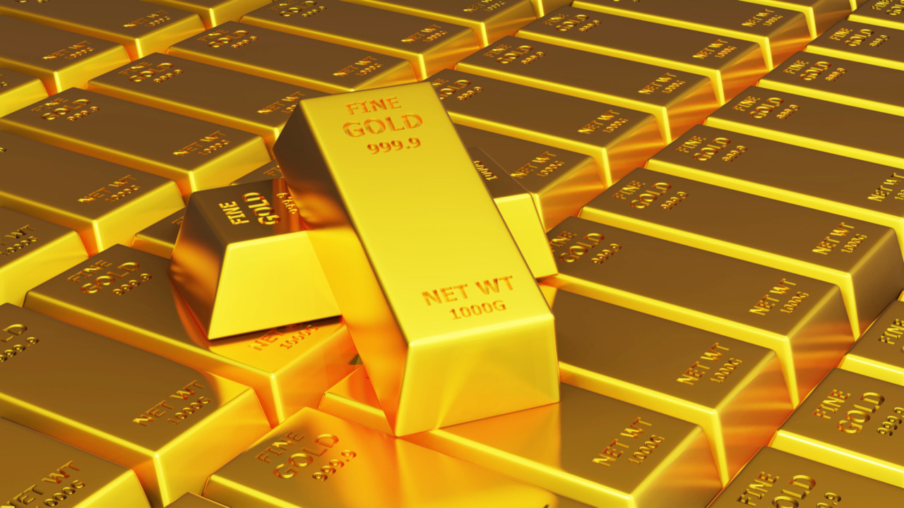 Cosa fare con i lingotti d’oro: conviene investire, venderli o comprarli?