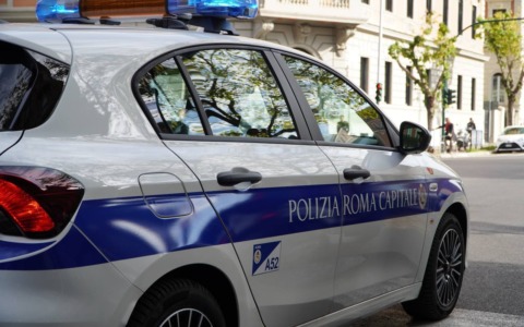Anziana di 91 anni vaga disorientata sotto il caldo, salvata dalla Polizia Locale