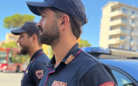 Spaccio di droga e furto in negozio, tre arresti sul litorale