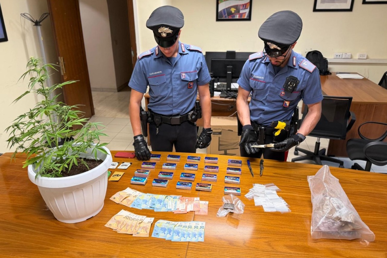 Operazione antidroga, scoperto 15enne con 2 chili di hashish in bici
