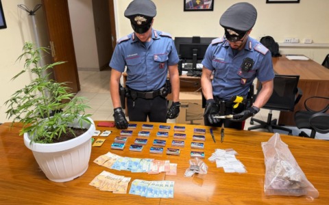 Operazione antidroga, scoperto 15enne con 2 chili di hashish in bici