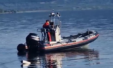 Robot e droni per trovare il marito della Roccella nel lago di Vico
