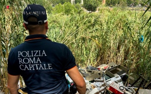 Fonte Ostiense, rimosse baracche e cumuli di rifiuti