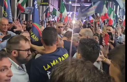 Bagno di folla per Vannacci nella capitale: “Futuro nazionale avrà il suo candidato sindaco a Roma”