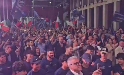 Bagno di folla per Vannacci nella capitale: “Futuro nazionale avrà il suo candidato sindaco a Roma”