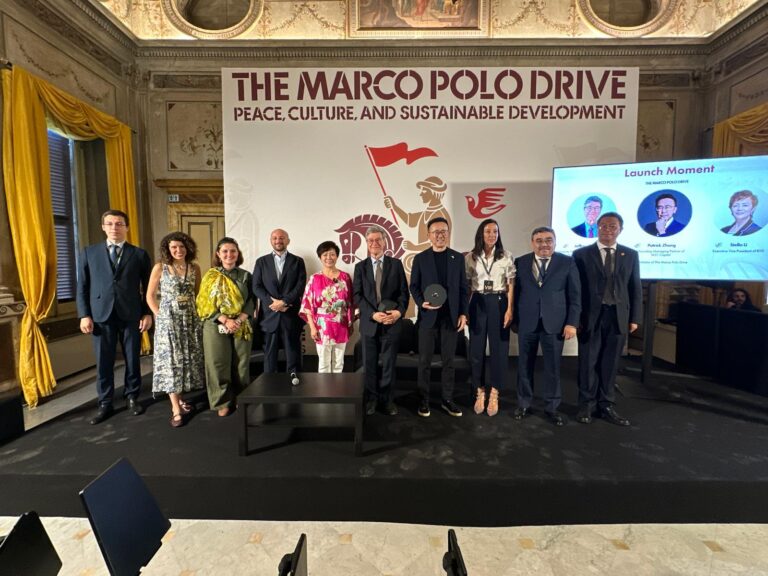 Al via da Roma il rally dei veicoli elettrici sulla via della seta, tappa ad Astana