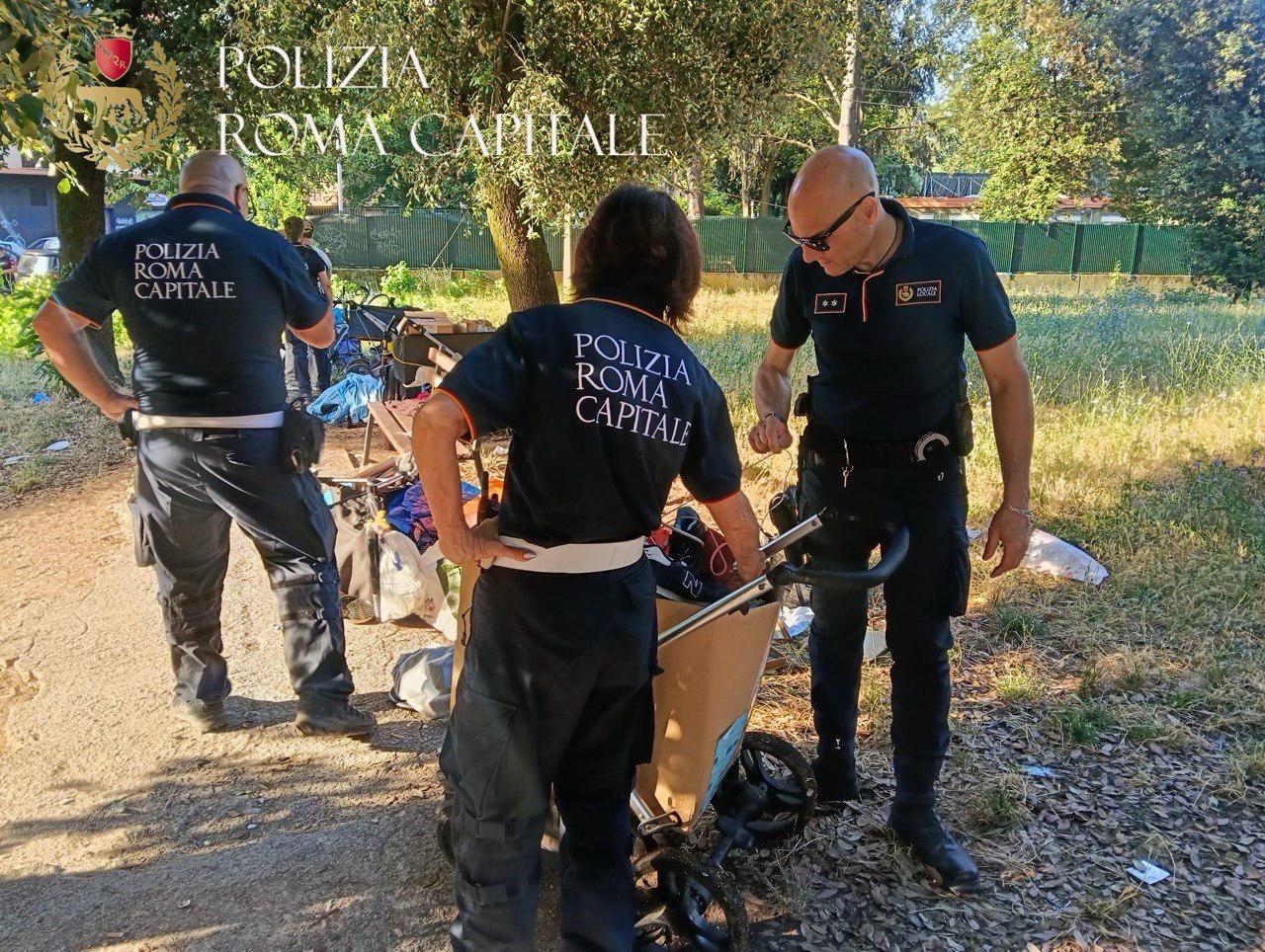 Blitz della Polizia Locale in via Ugo Ojetti: smantellato mercato abusivo