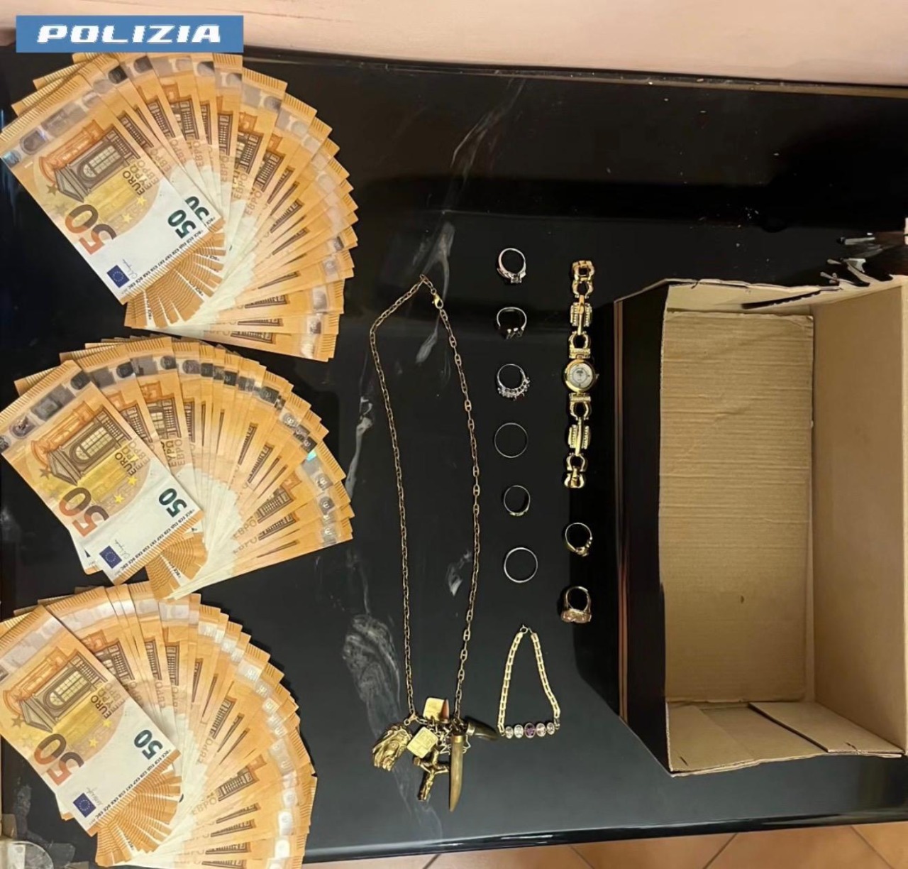 “Maratona telefonica” di dodici ore per truffare un anziano, due arrestati